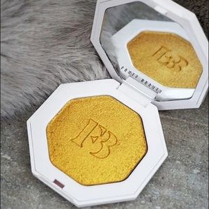 Fenty beauty trophy wife highlighter